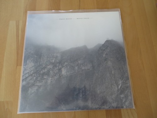 Omega massif vinyl aus - massif,