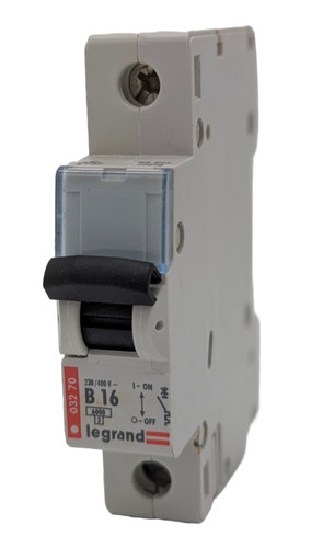 Legrand 03270 b16 230 - 230-400v, 16a