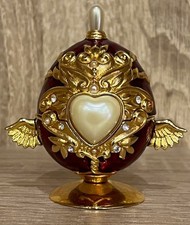 Ricarda M Ruby Egg Ei mit