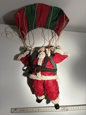 Weihnachtsmann, Am Fallschirm