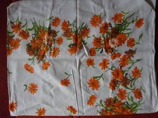 Stück Leinenstoff, mit Blumen