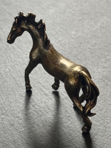 Pferd aus metall anmutige - pferd,