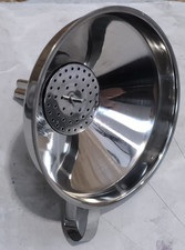 Edelstahl Trichter mit abnehmbarem Sieb, abgebildet abnehmbares Sieb abgebildet