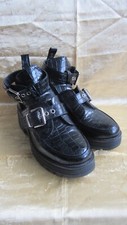 Damen Schuhe Stiefel Halbstiefel schwarz Kunstleder Zierschnallen Gr 38 Super Me