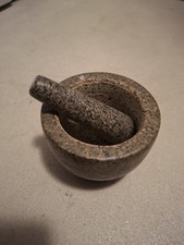 Mörser mit Stößel aus Granit