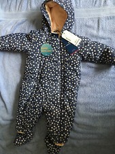 Nagelneuer Schneeanzug Tom