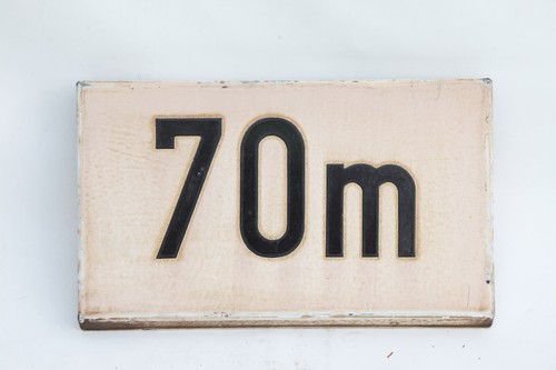 Deutsche bahn schild 70m zug - bahn,