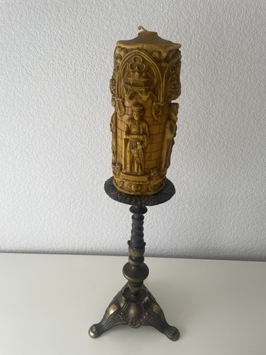 Große reliefkerze mit - große,