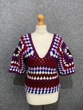 Handgefertigter Häkelpullover