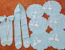 6 St Deckchen + 2 St. Tisch bands 10x160cm Hellgrün Stickerei Gänse Set Ostern 