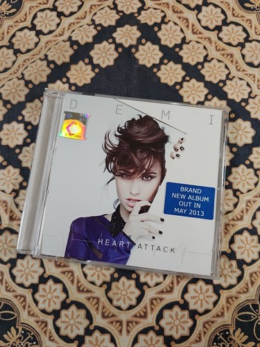 Demi lovato heart - demi, attack