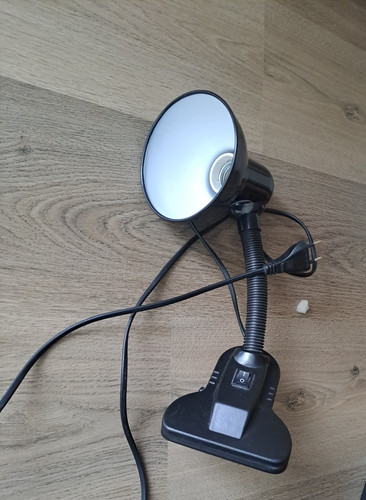 Schwarze klemmlampe mit - klemmlampe,