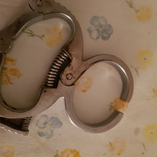 1 Fesselzange und 1 Handschelle von der deutschen Firma Clejuso  Edelstahl