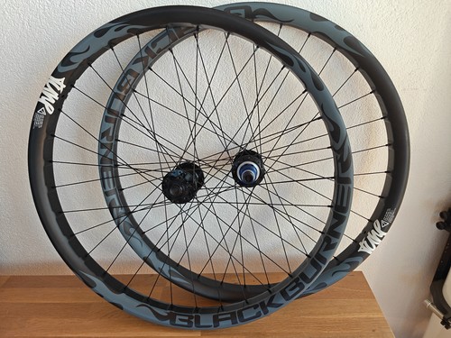 Tune black burner enduro - black,