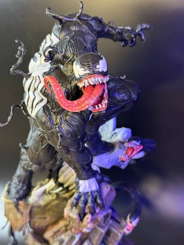 Venom marvel figure - venom,