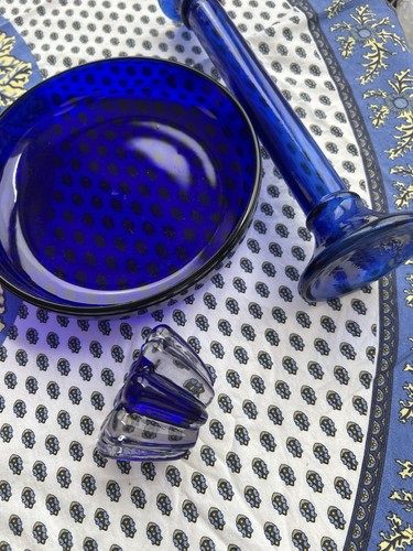 Blauer schale transparent