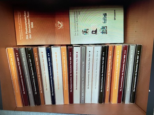 Postwertzeichen jahrbuch - postwertzeichen,