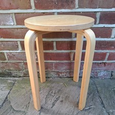 Ikea Frosta Holzhocker gebogen