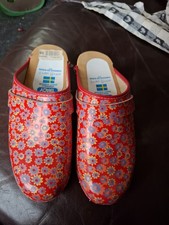 TRACY SCHWEDISCHE CLOGS..ROTE