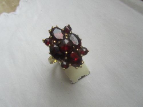 Eleganter granatring 333 gold - eleganter,