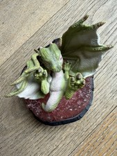 Baby Drache Nugur im