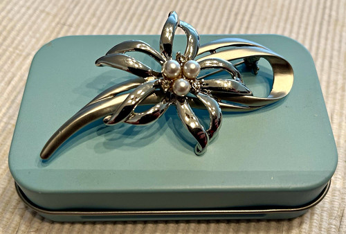 Blumen brosche silberfarben - blumen-brosche,