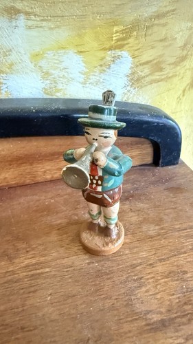 Alte holzfigur aus dem - alte,