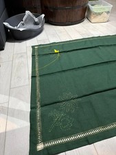 Tischdecke grün bestickt mit