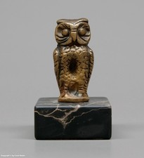 KLEINE Bronze auf Sockel -