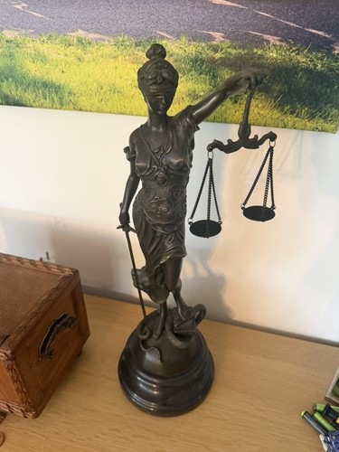 Justizia bronze skulptur auf - bronze,