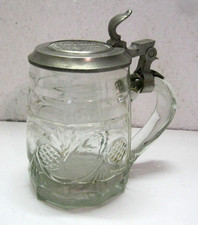 Alter Glas-Bierkrug mit