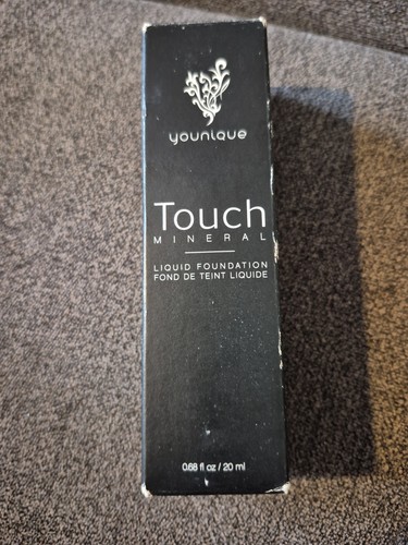 Younique foundation velvet - younique,