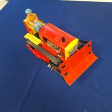 Altes Raupenfahrzeug mit Fahrer MSB DDR Zeit