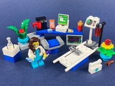 LEGO®  Arztpraxis Ärztin