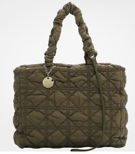 Emily noah tasche - tasche, hale