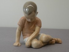 Schöne Porzellan-Figur