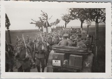 Foto, Wehrmacht, Kolonne der Wehrmacht (MJ-37)1025