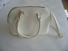 weiße Usha  Schultertasche