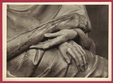 Marburg ungelaufen, #17 Elisabethkirche Marienaltar Pietà Hände rechts Knick