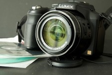 Panasonic LUMIX DMC-FZ200 12.1 MP Digitalkamera - Schwarz Zubehörpaket