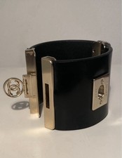 Original CHANEL Armreif Armband Armspange Bracelet, Gold Schwarz, Logo, Gr. S