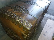 Antike 1744er Eichenholztruhe