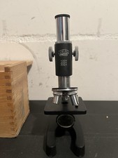 Ideal Hannover / Mikroskop /