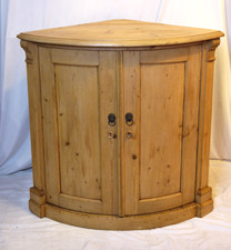 Schöner alter Weichholz-Eckschrank, Historismus um 1880...