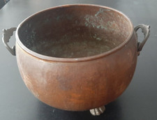Alter Kupfer Kessel Hexenkessel gehämmert mit Griffen Füßen und Löchern Übertopf