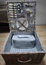 Picknickkorb mit Zubehör für zwei Personen Kühltasche weiß blau Korb Sommer 