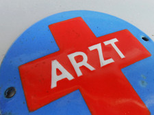 Alt Türschild Emailschild Hinweisschild ARZT Schrift und Kreuz dick schabloniert