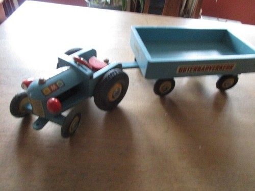Traktor mit hänger - hänger, holz