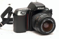 Nikon F-70 mit Zoom 28-80 mm
