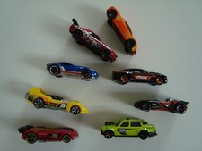 Spielzeugauto Modellauto 8 Fahrzeuge Auto Hot wheels usw. Rennauto Taxi Flitzer 